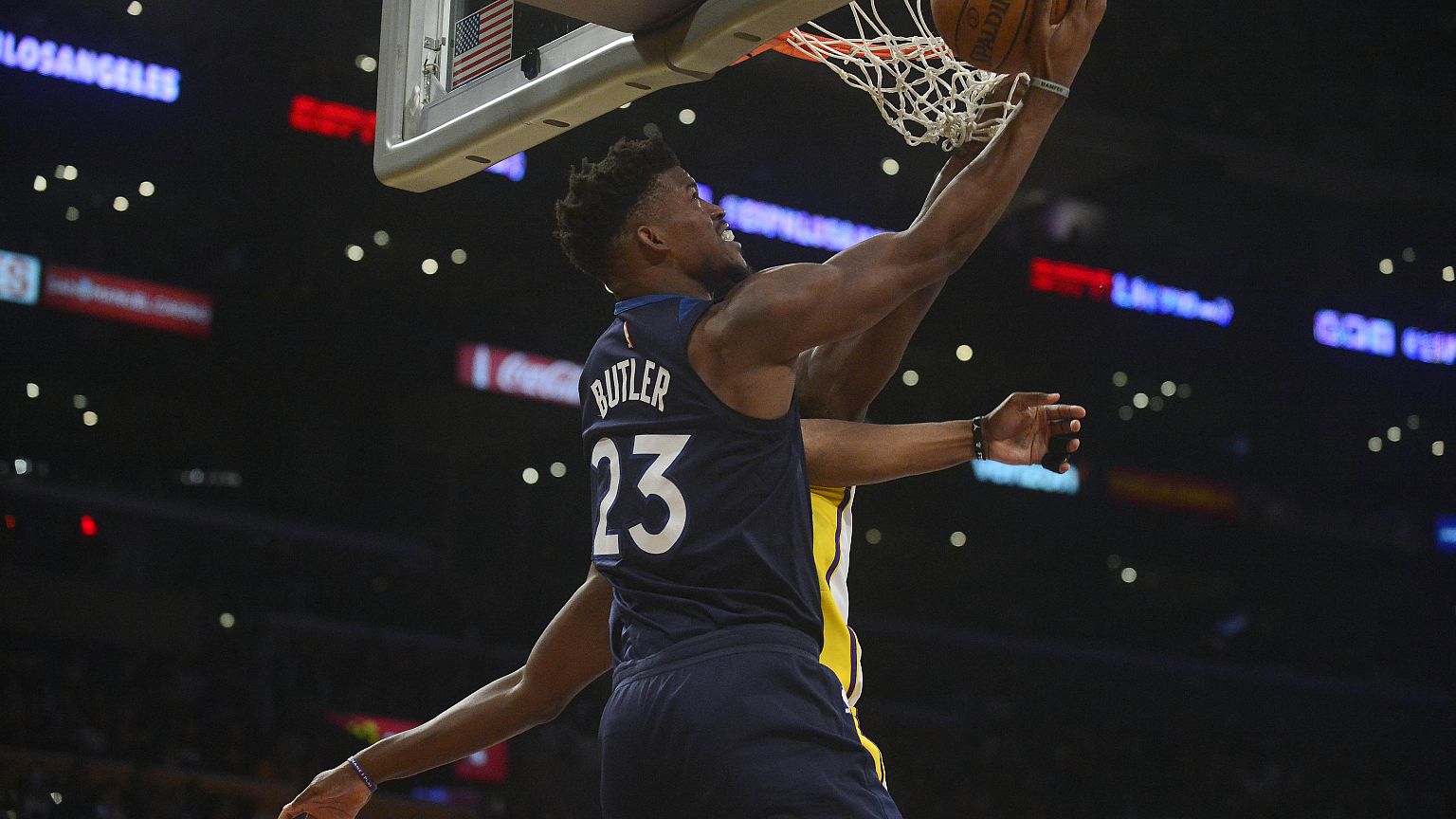 Jimmy Butler impõe Timberwolves na NBA