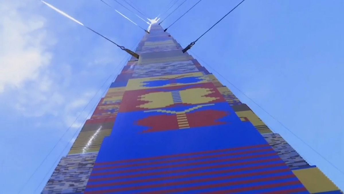Torre de Legos com 36 metros construída em Tel Aviv