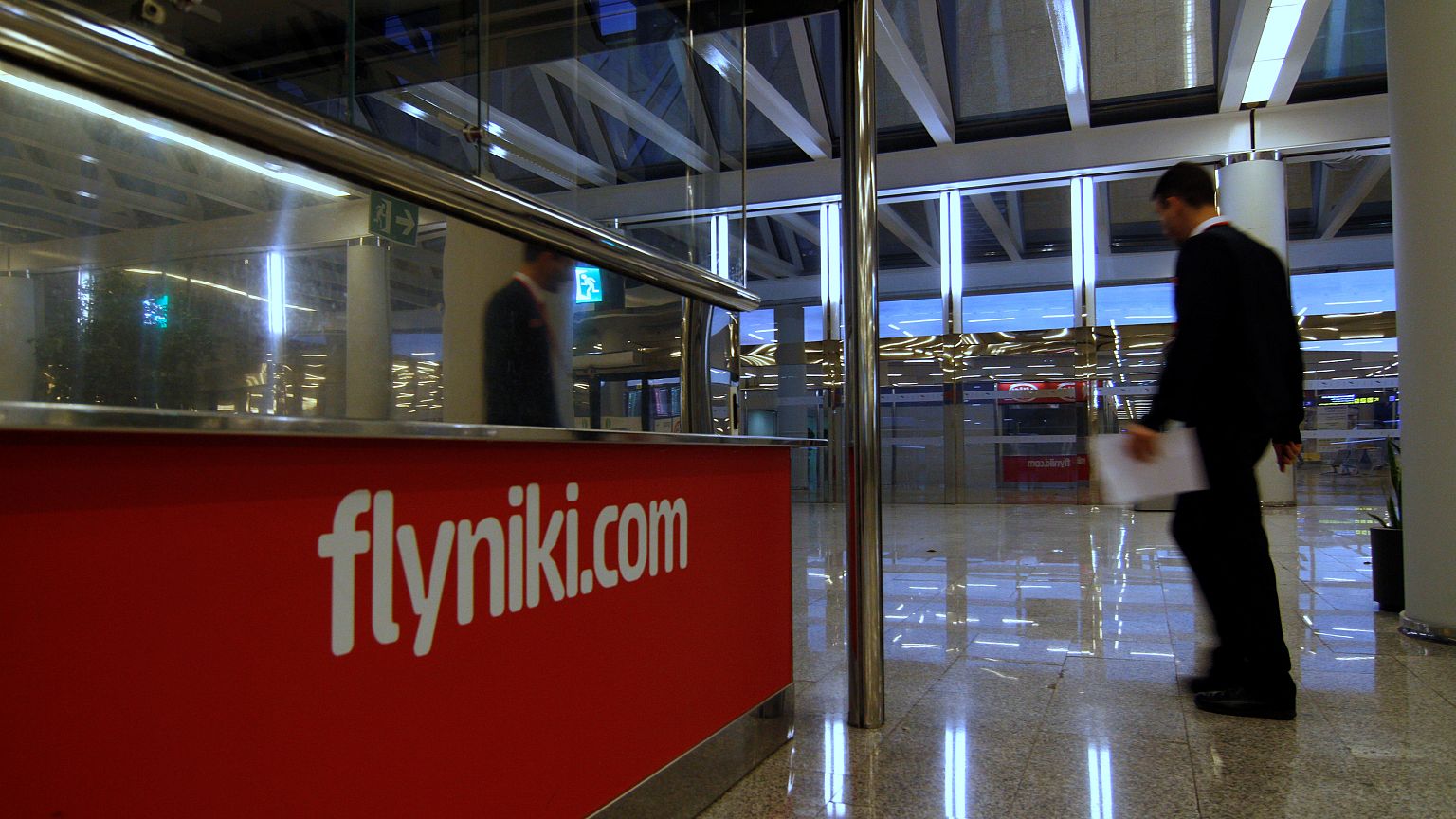 Niki-Fluglinie geht laut dpa an IAG-Holding (Iberia, British Airways)