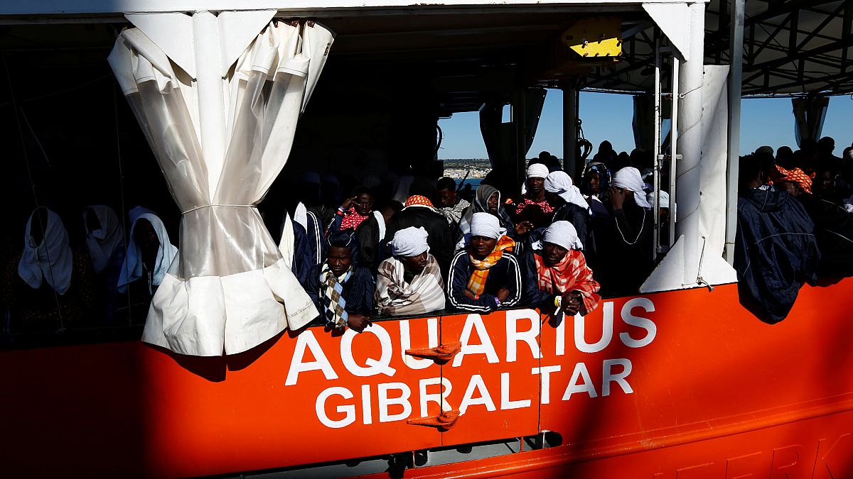 Des centaines de migrants naufragés sont arrivés en Sicile