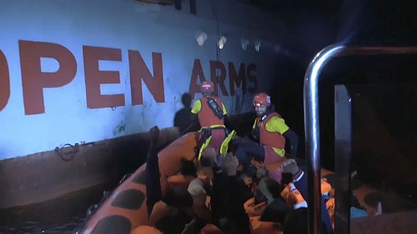 Migranti soccorsi a Natale: 373 arrivano ad Augusta Migranti soccorsi a Natale: 373 arrivano ad Augusta