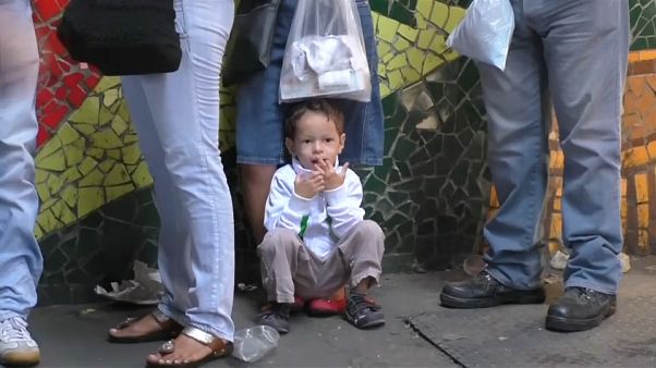 Lange Schlangen vor Supermärkten in Venezuela Lange Schlangen vor Supermärkten in Venezuela