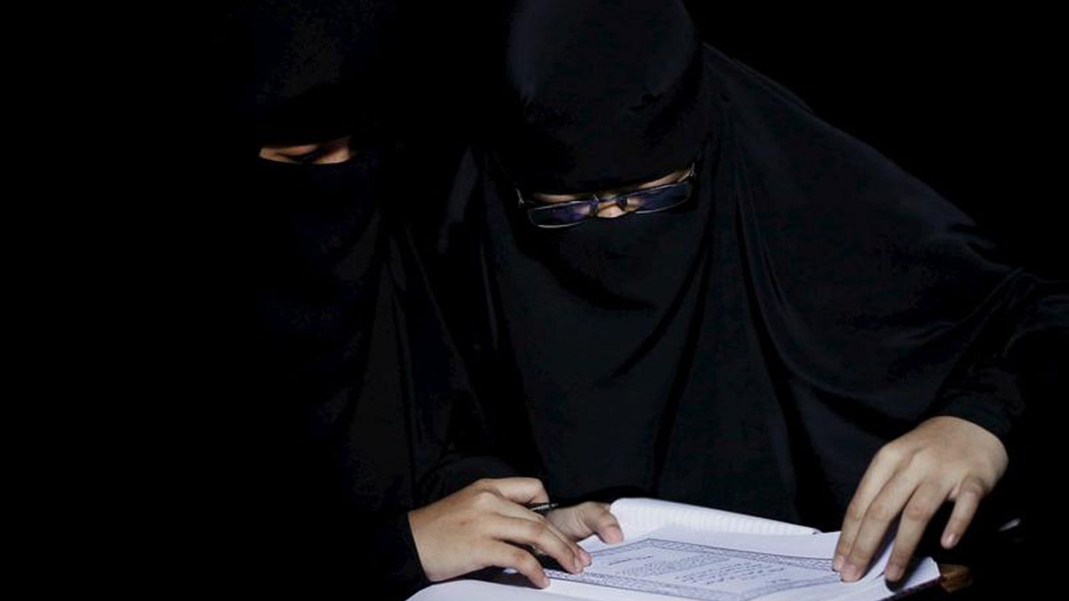 اسلام‌گرایی افراطی در غرب آلمان 'وجه زنانه' به‌خود می گیرد