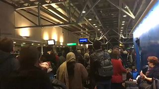 Neve provoca o caos nos aeroportos londrinos