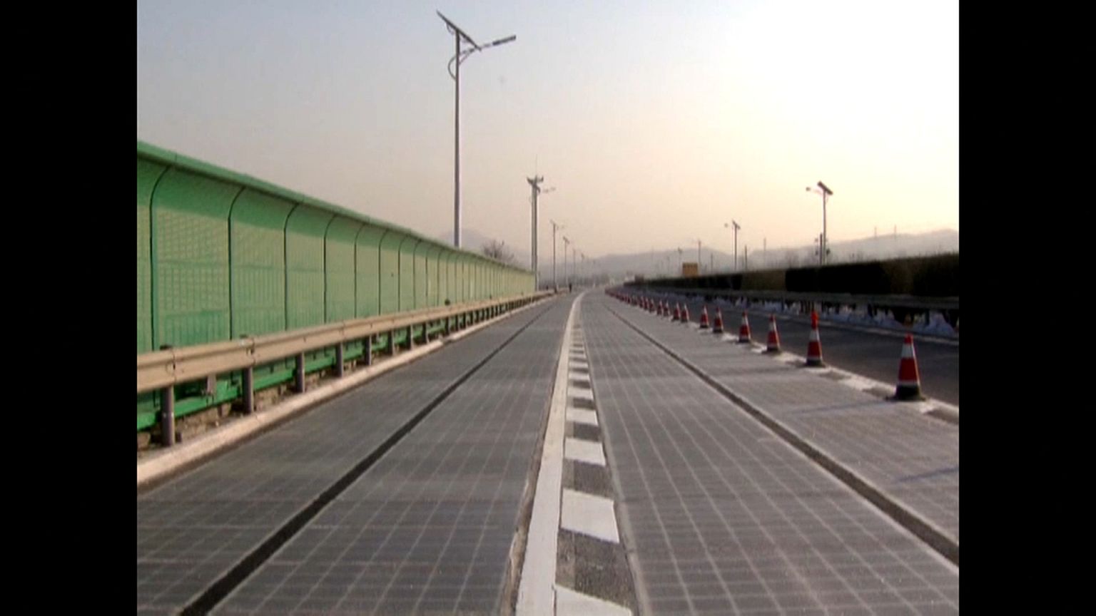 China constrói estrada fotovoltaica