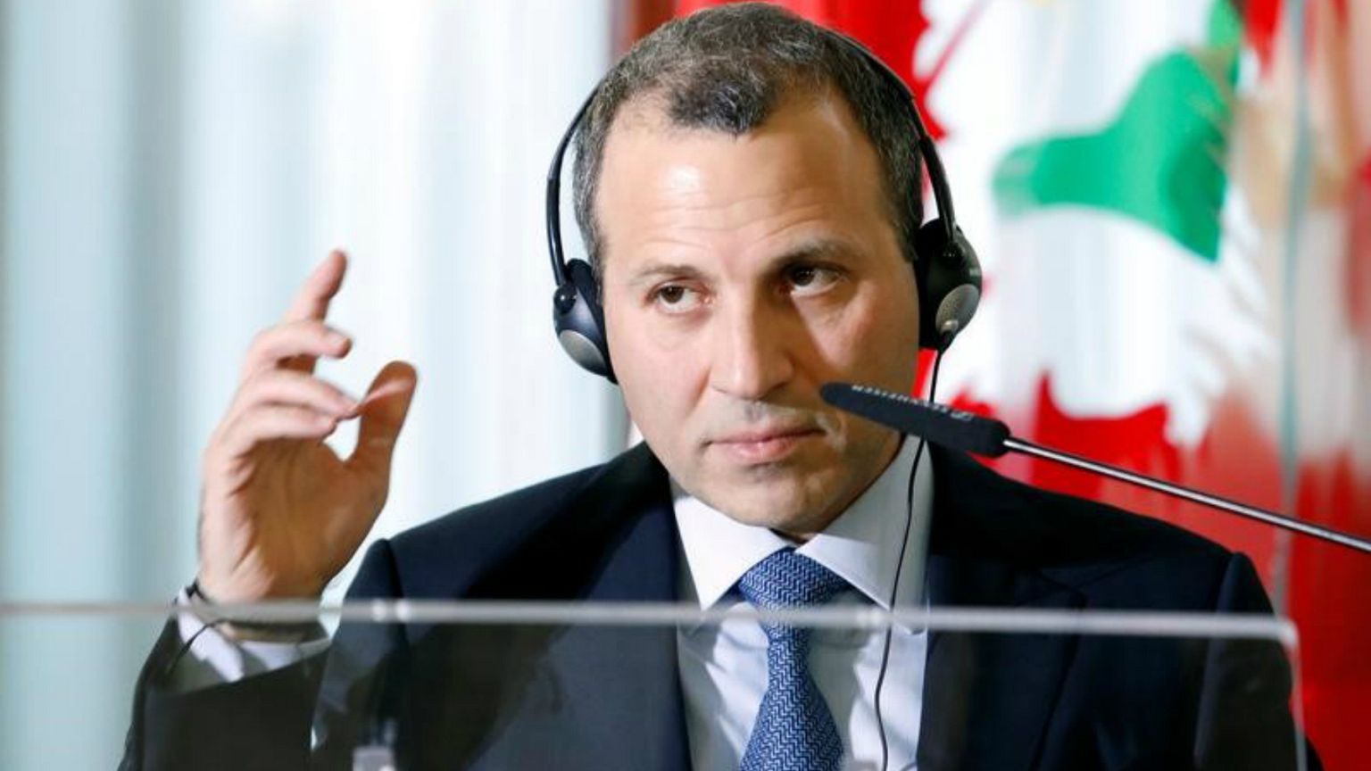 وزير الخارجية اللبناني جبران باسيل خلال اجتماع في روما يوم 15 نوفمبر تشرين 