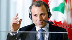 وزير الخارجية اللبناني جبران باسيل خلال اجتماع في روما يوم 15 نوفمبر تشرين 