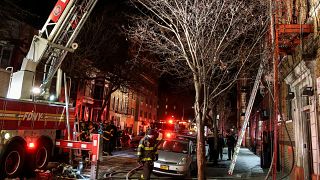 مصرع 12 وإصابة آخرين في حريق بمبنى سكني في مدينة نيويورك