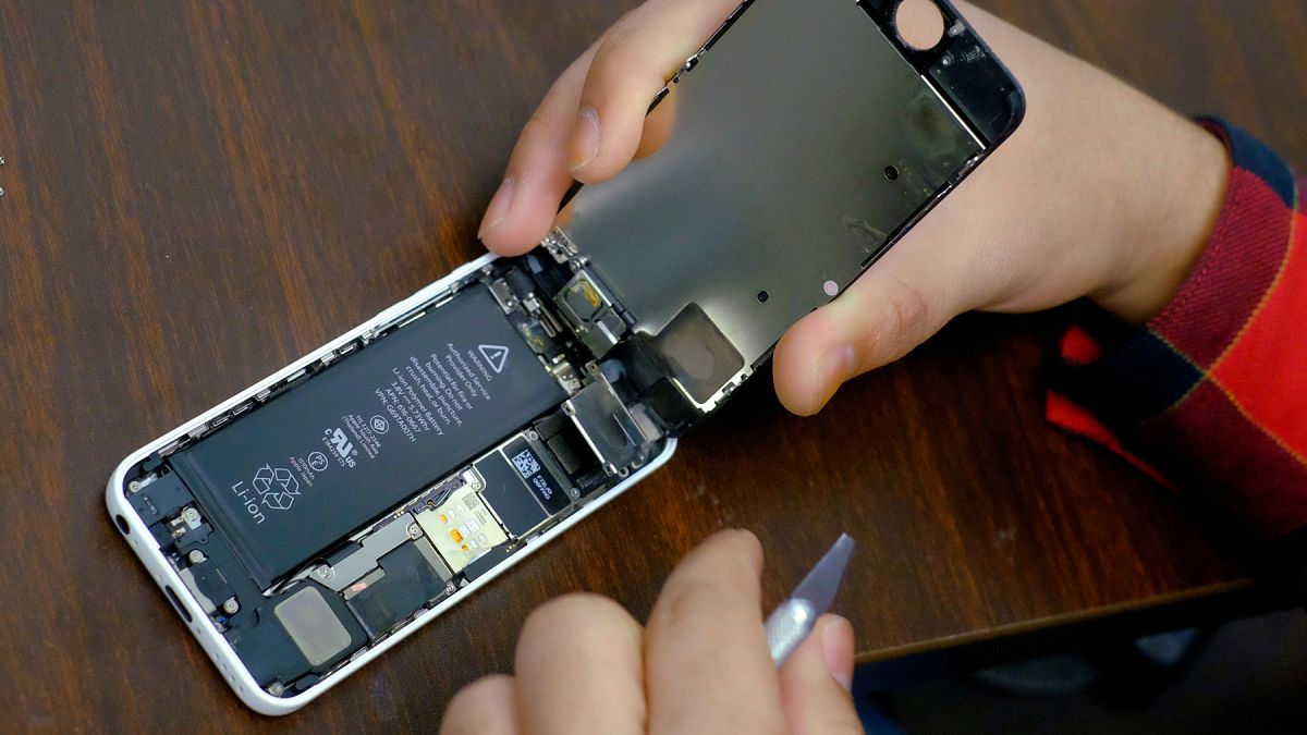 Apple özür diledi, batarya fiyatlarını düşürdü