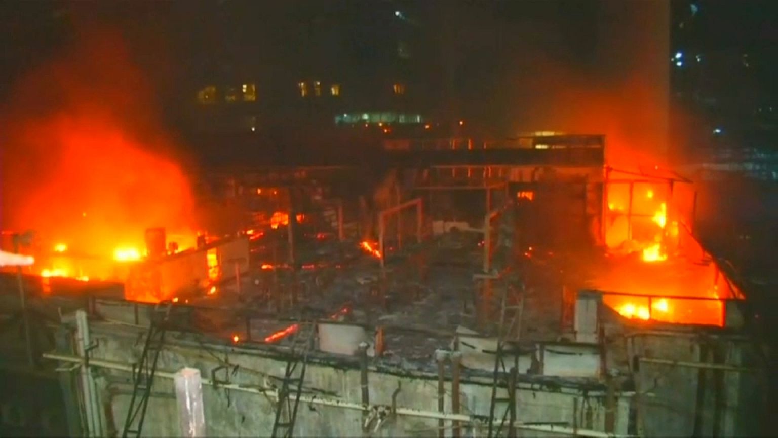 Trágico incendio en un restaurante de Bombay 
