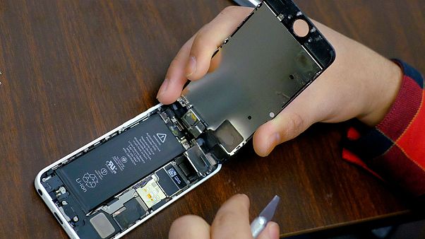 Apple apologises to customers for slowing down older iPhones Apple apologises to customers for slowing down older iPhones