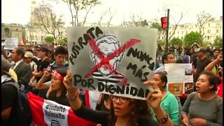Perulular Fujimori'nin özrünü kabul etmiyor