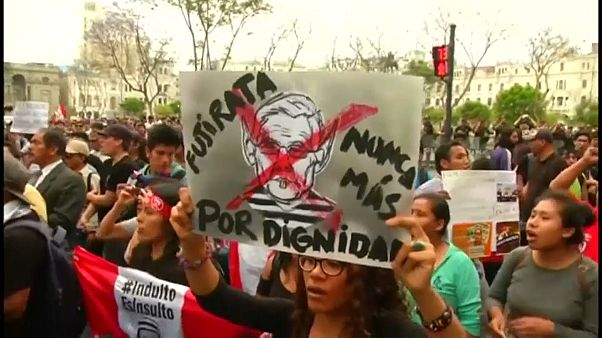 Perulular Fujimori'nin özrünü kabul etmiyor Perulular Fujimori'nin özrünü kabul etmiyor