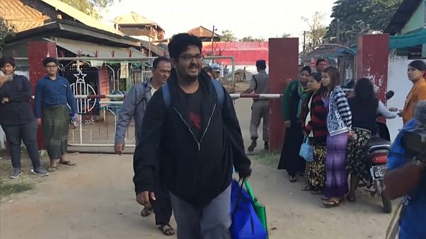 Myanmar: liberati i due giornalisti della tv turca Myanmar: liberati i due giornalisti della tv turca