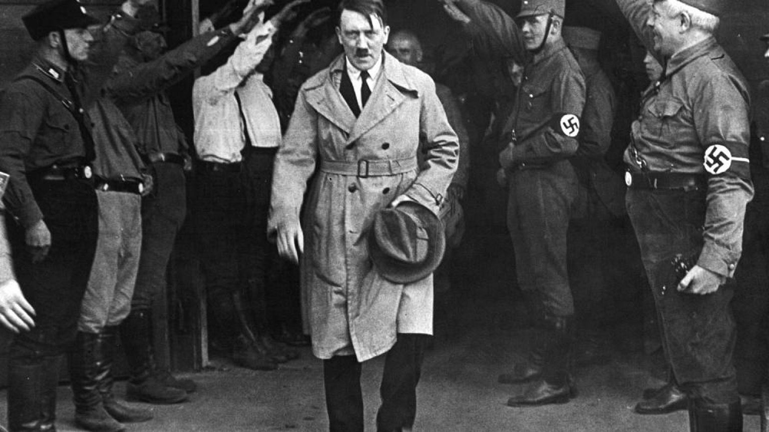Elárverezik Hitler szuper Mercedesét