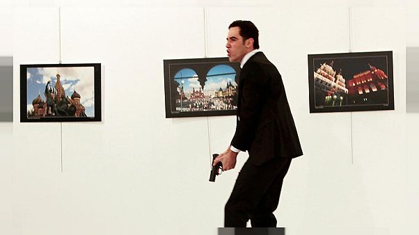 تركيا تعتقل صاحب المعرض الذي اغتيل فيه السفير الروسي تركيا تعتقل صاحب المعرض الذي اغتيل فيه السفير الروسي