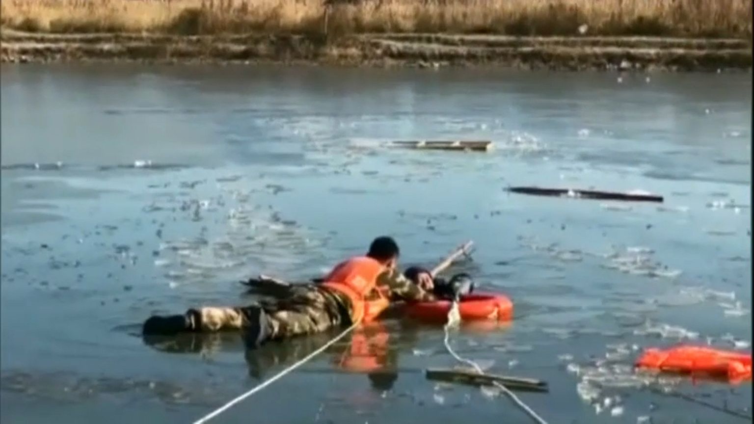 Salvamento complicado na China