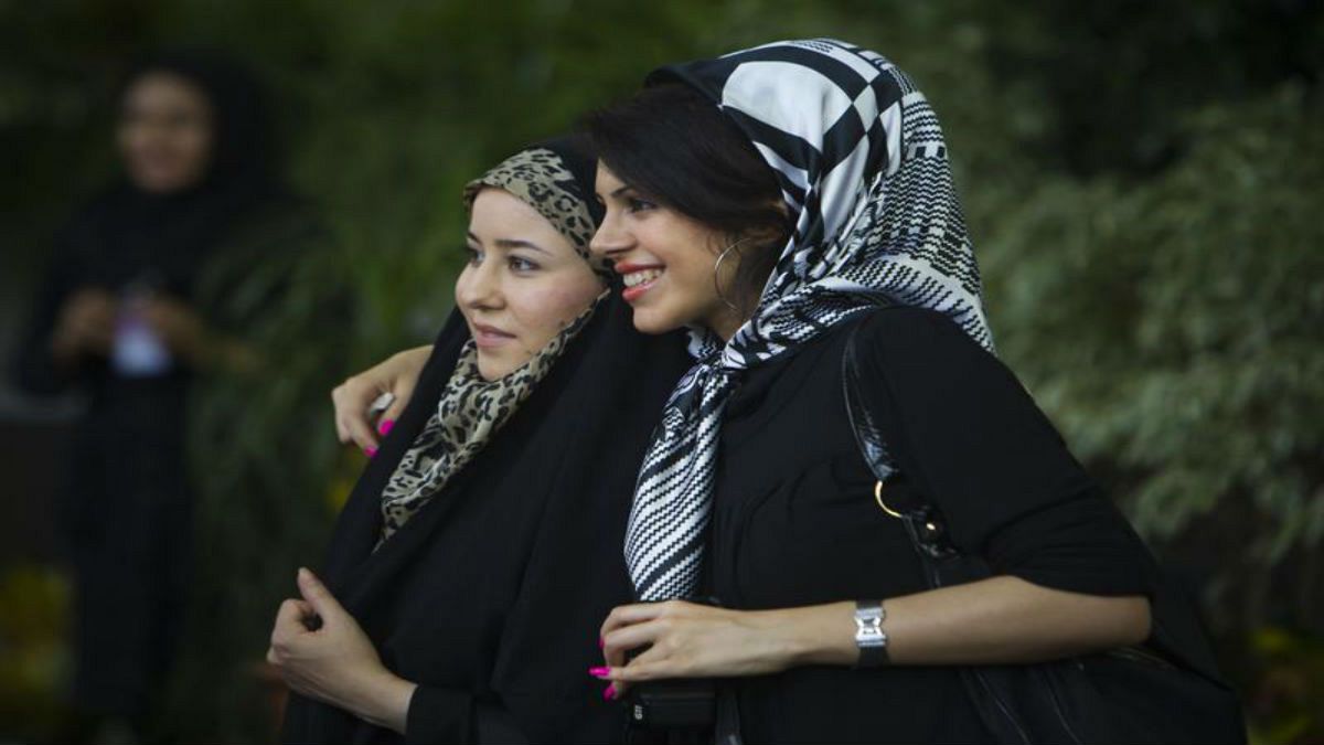 هل بدأ سباق تحرر المرأة بين إيران والسعودية؟