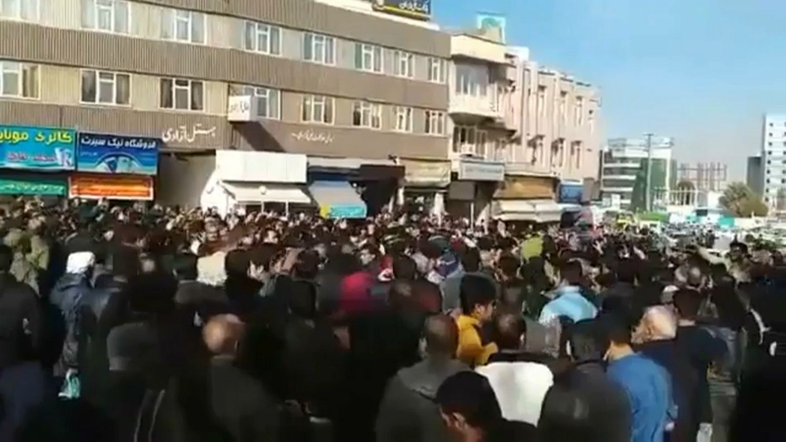 بالفيديو: لليوم الثاني على التوالي احتجاجات مناهضة للحكومة في إيران 