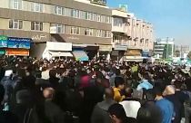 بالفيديو: لليوم الثاني على التوالي احتجاجات مناهضة للحكومة في إيران 