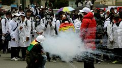 Médicos e polícia em confrontos