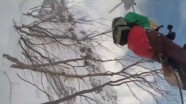 Deux snowboardeurs secourus en Russie Deux snowboardeurs secourus en Russie