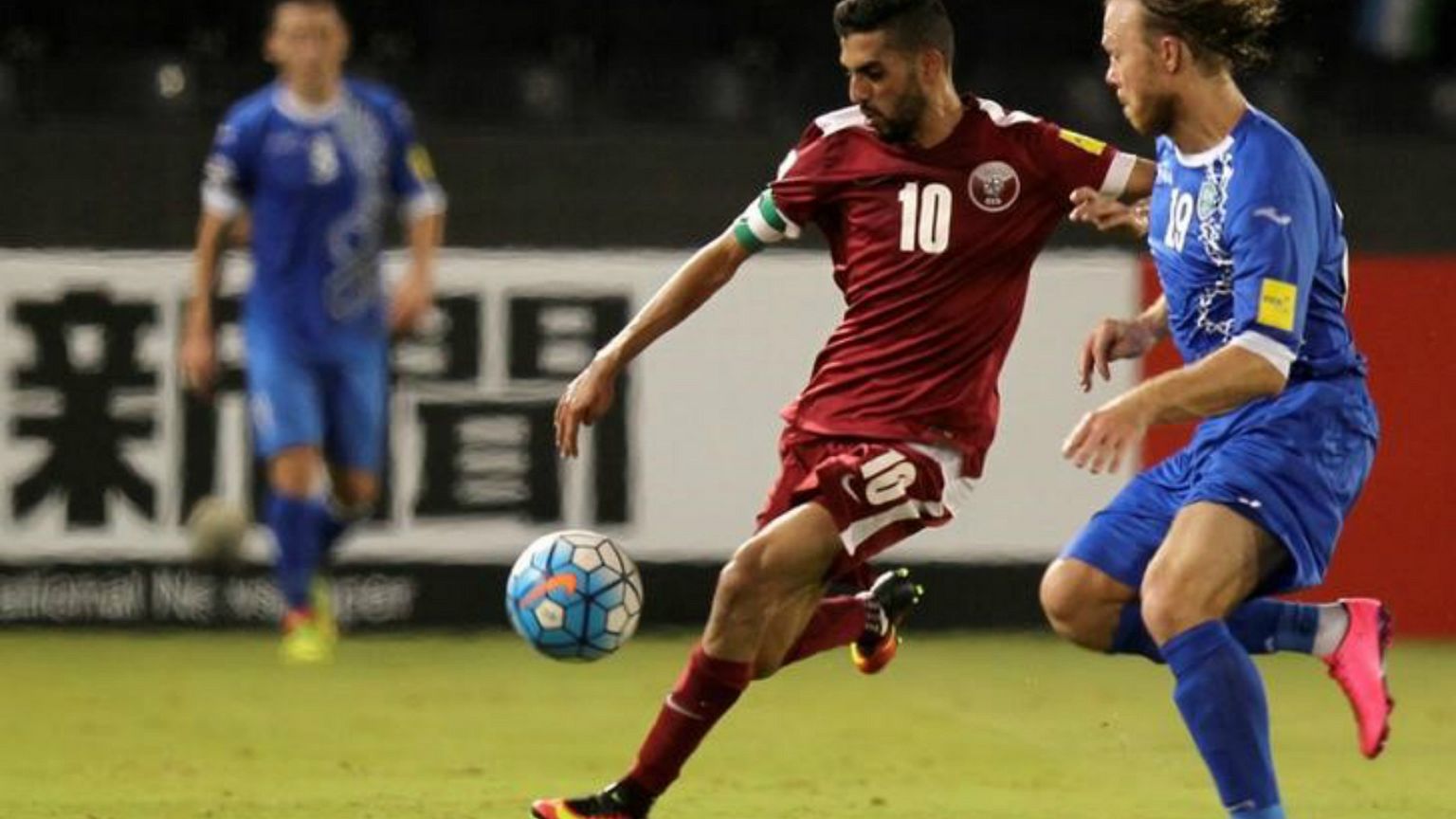 قطر تودع كأس الخليج لكرة القدم بعد تعادل إيجابي مع البحرين 
