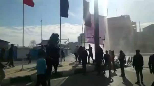 Iran in strada contro corruzione e crisi Iran in strada contro corruzione e crisi
