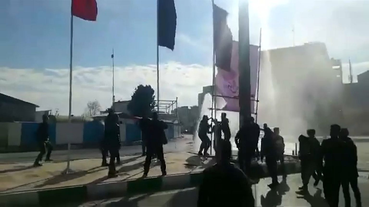 Protestos anti-governo espalham-se pelo Irão