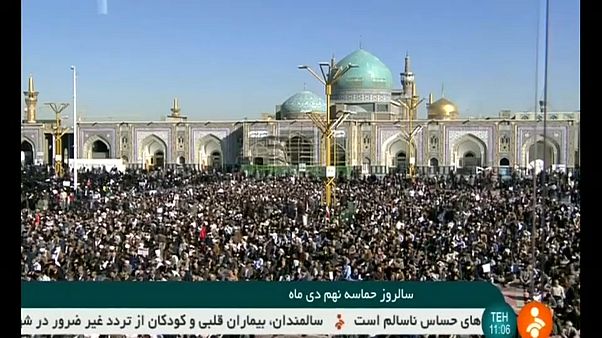 مسيرات حاشدة في إيران تدعم المرشد على وقع حراك مناهض للحكومة مسيرات حاشدة في إيران تدعم المرشد على وقع حراك مناهض للحكومة