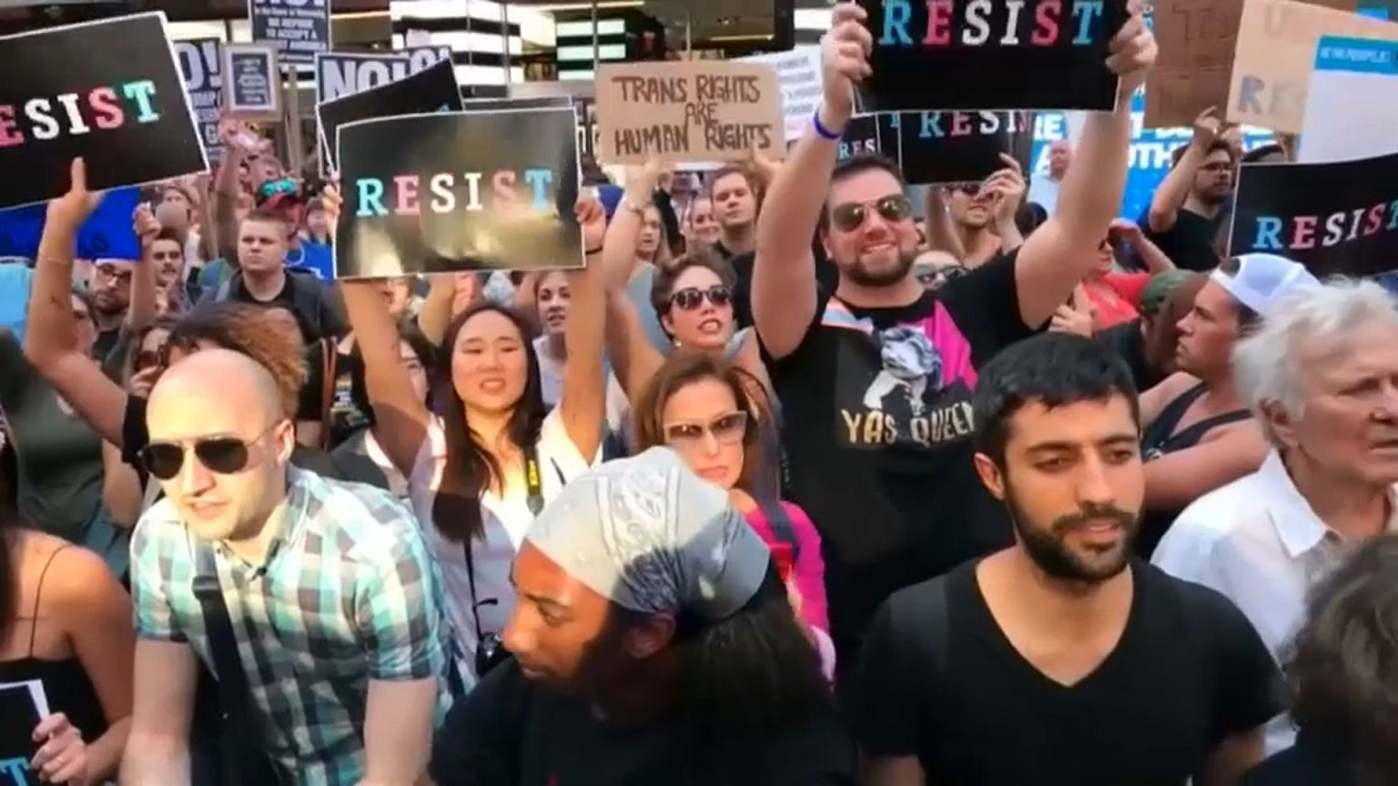 Trump battuto: i transgender restano nell'esercito USA