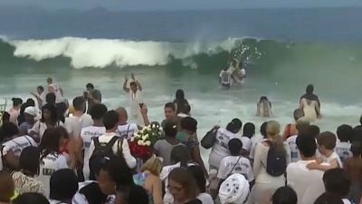 برزیل؛ برگزاری جشن در ستایش ایزدبانوی دریا 