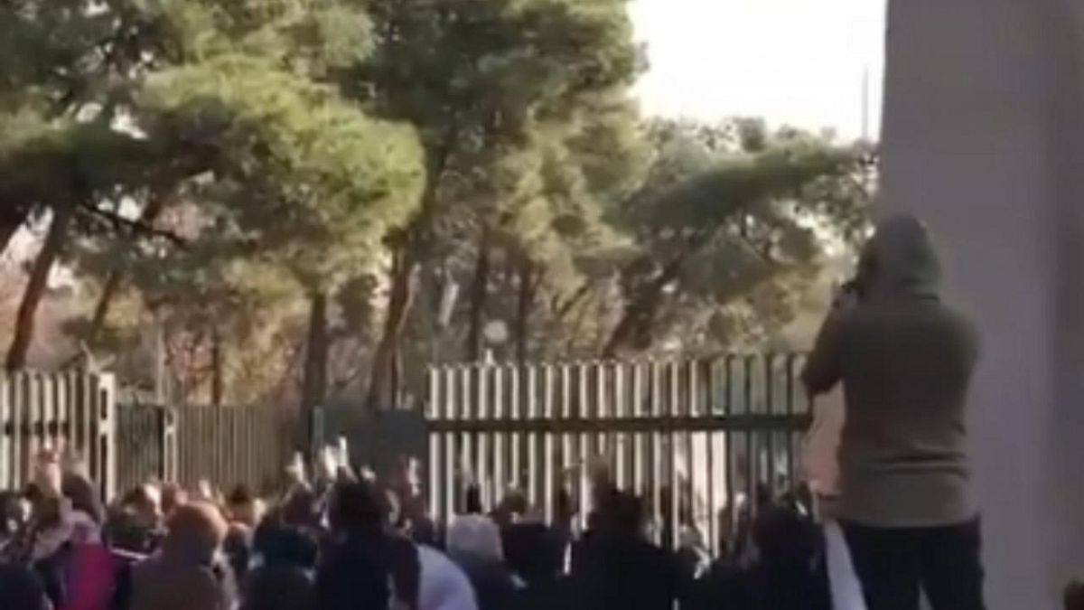 إيران: مقتل شخصين خلال التظاهرات بمدينة دورود غرب البلاد