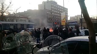 Manifestaciones pro y antigubernamentales toman las calles iraníes