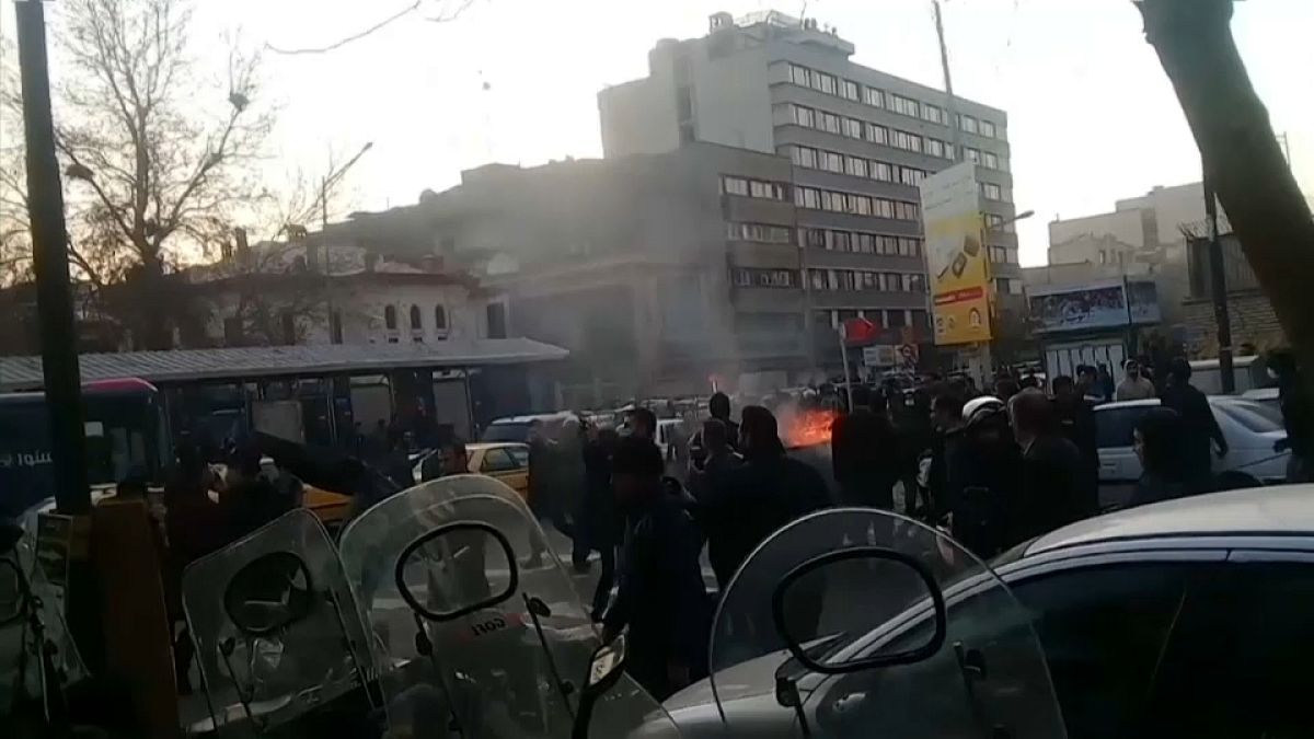 Иран: протестное движение набирает обороты