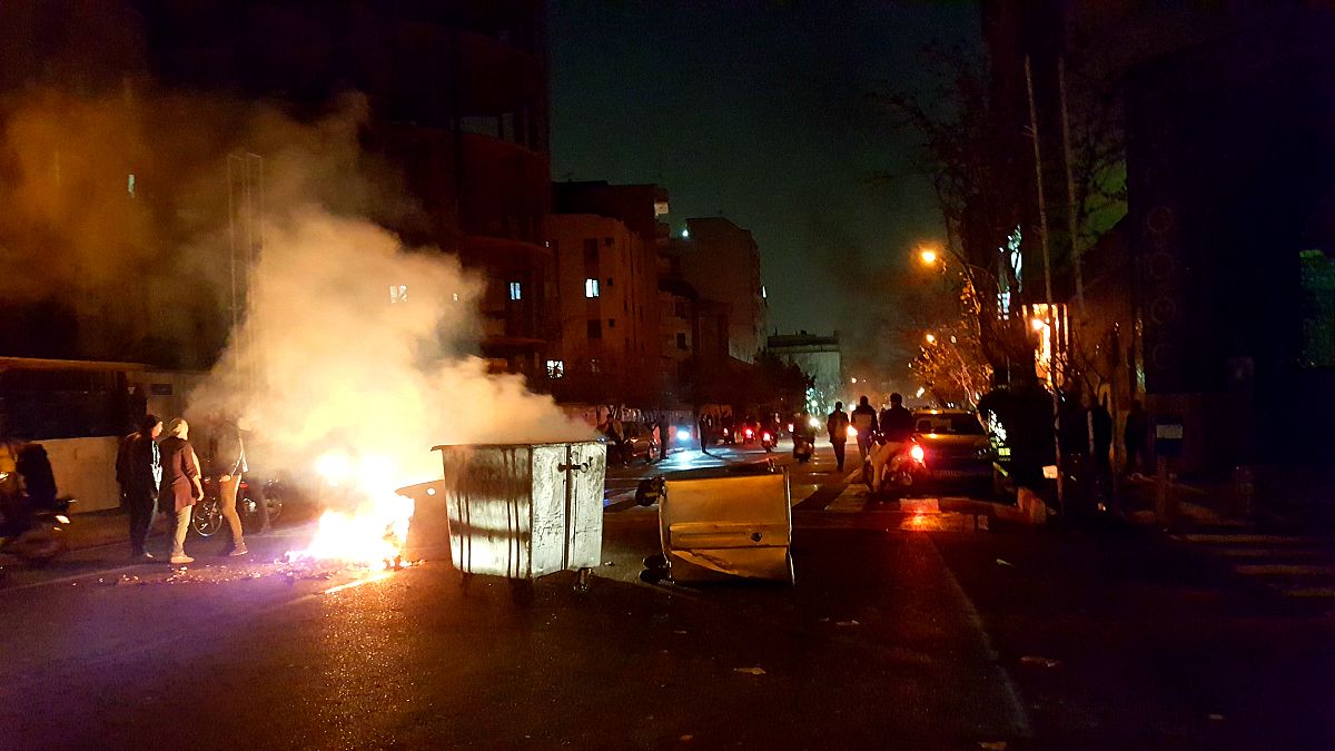 İran'dan göstericilere uyarı, ABD'ye sert tepki
