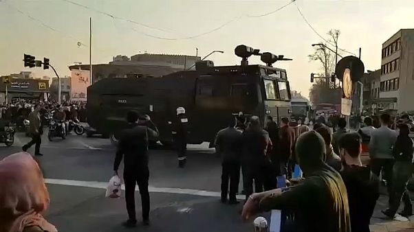 Iran: morti negli scontri antisistema Iran: morti negli scontri antisistema