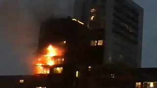 شاهد: حريق هائل يشب في مبنى بمانشستر