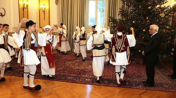 Έψαλαν τα κάλαντα σε Παυλόπουλο, Τσίπρα, Μητσοτάκη Έψαλαν τα κάλαντα σε Παυλόπουλο, Τσίπρα, Μητσοτάκη