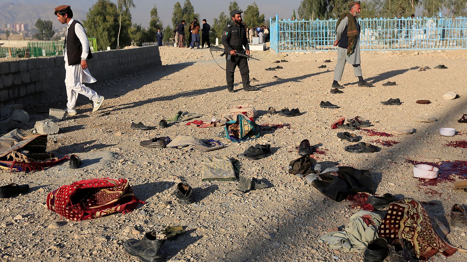 Afghanistan: attacco kamikaze ad un funerale