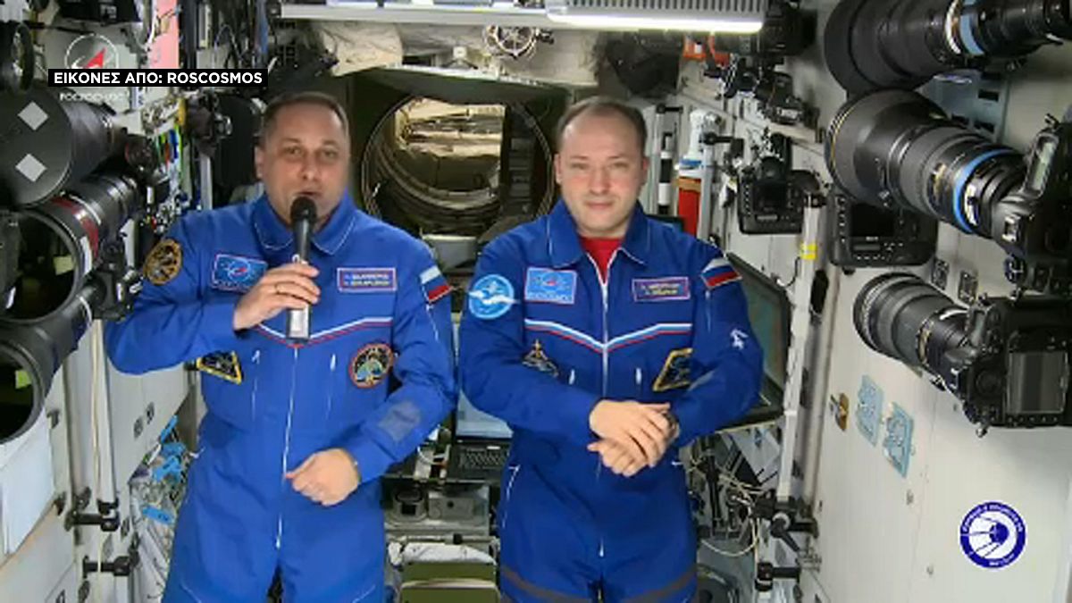 Ευχές από τον Διεθνή Διαστημικό Σταθμό στέλνουν οι Ρώσοι κοσμοναύτες