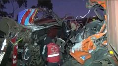 Πολύνεκρο δυστύχημα - Σύγκρουση λεωφορείου με φορτηγό