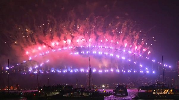 Fuegos artificiales en Sídney para comenzar el año Fuegos artificiales en Sídney para comenzar el año