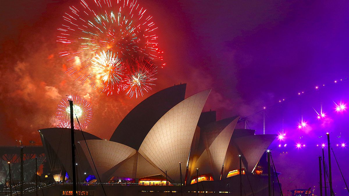 Tűzijáték a Sydney-i operaház mögött