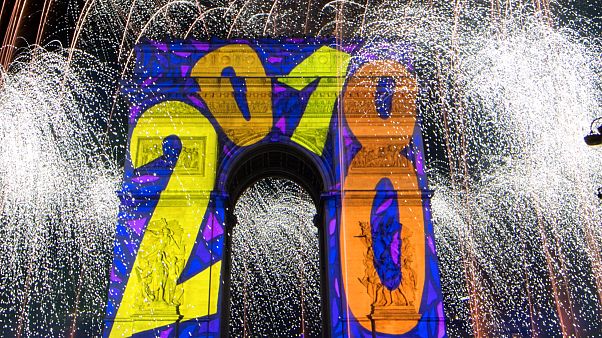 Tűzijátékkal és mulatozással köszöntötték 2018-at Európában Tűzijátékkal és mulatozással köszöntötték 2018-at Európában