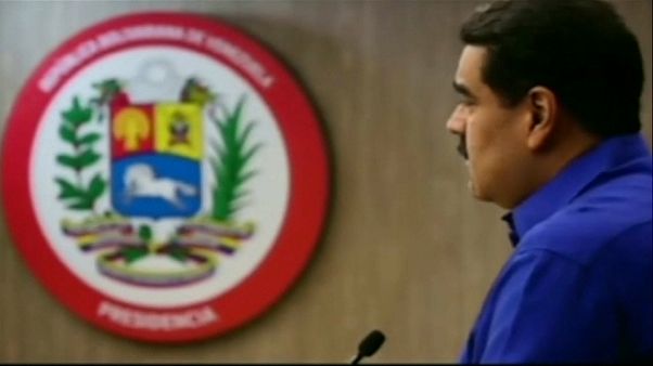 Maduro sube un 40 % el salario mínimo ante la explosión de precios Maduro sube un 40 % el salario mínimo ante la explosión de precios