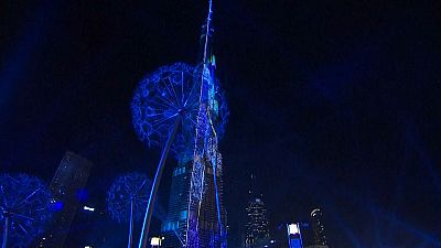 Dubai festeja Ano Novo com show de laser
