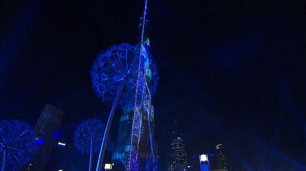 Dubai festeja Ano Novo com show de laser Dubai festeja Ano Novo com show de laser