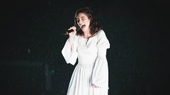 İsrail konserini iptal eden ünlü şarkıcıya 'yobaz' tepkisi