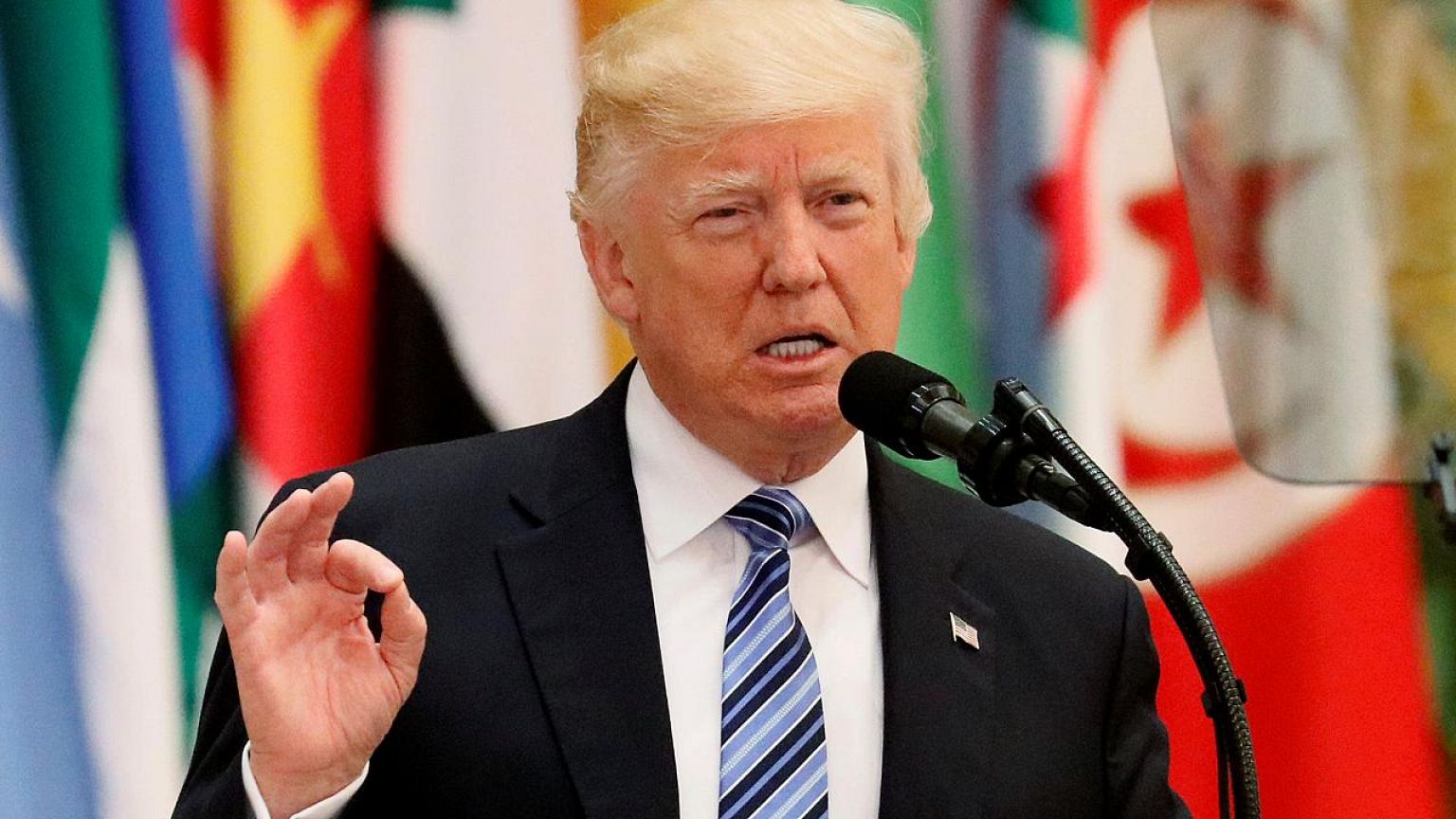 ترامب ينتقد إدارة أوباما ويقول إن وقت التغيير حان في إيران 